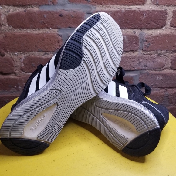 Adidas women's size 6. - Picture 2 of 6